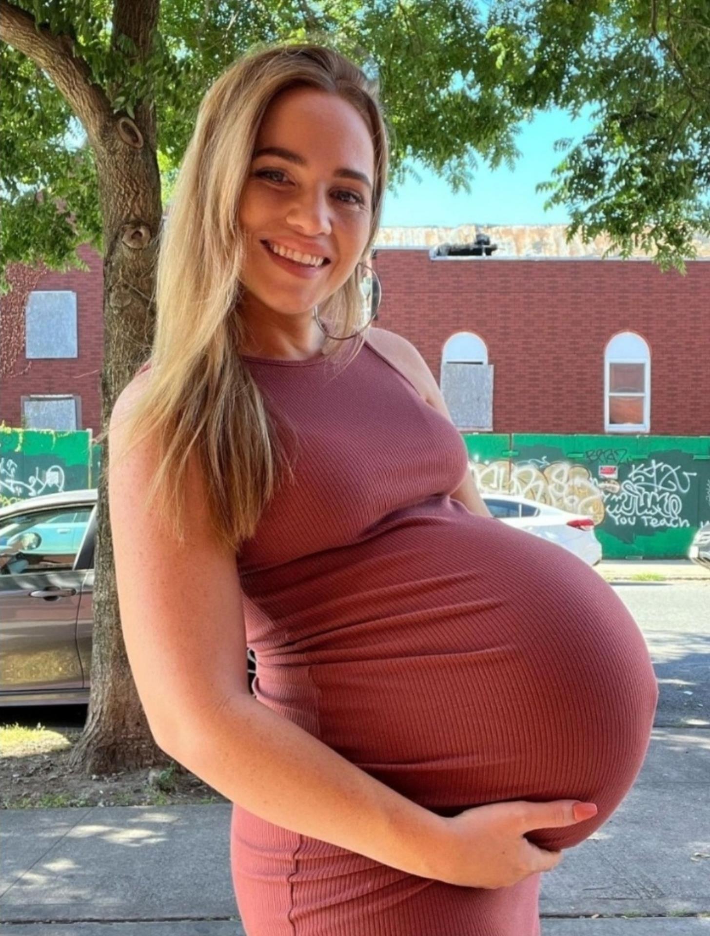 SEXY and PREGNANT Women Showing Legs, Cleavage and BIG BELLIES (95)