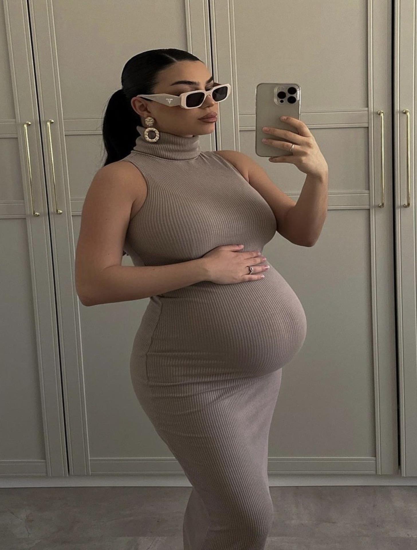 SEXY and PREGNANT Women Showing Legs, Cleavage and BIG BELLIES